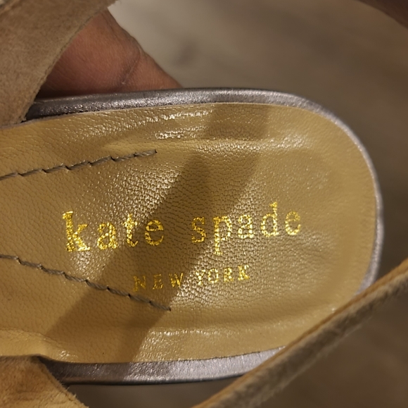 Kate Spade $218 Gray Suede 3D Flower Peep Toe Sling Back Heels 6 - Picture 3 of 10